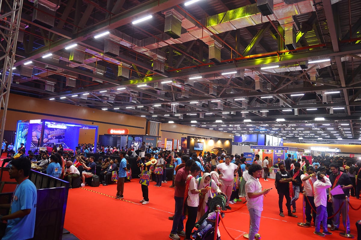 Comic Con: காமிக் ரசிகர்களின் திருவிழா; ஸ்பைடர் மேன், பேட் மேன், லூஃபி வேடமிட்டு அசத்திய ரசிகர்கள்!