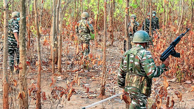 என்கவுன்ட்டர்: சத்தீஸ்கரில் 31 மாவோயிஸ்ட்கள் சுட்டுக் கொலை! - தொடரும் தேடுதல் வேட்டை!