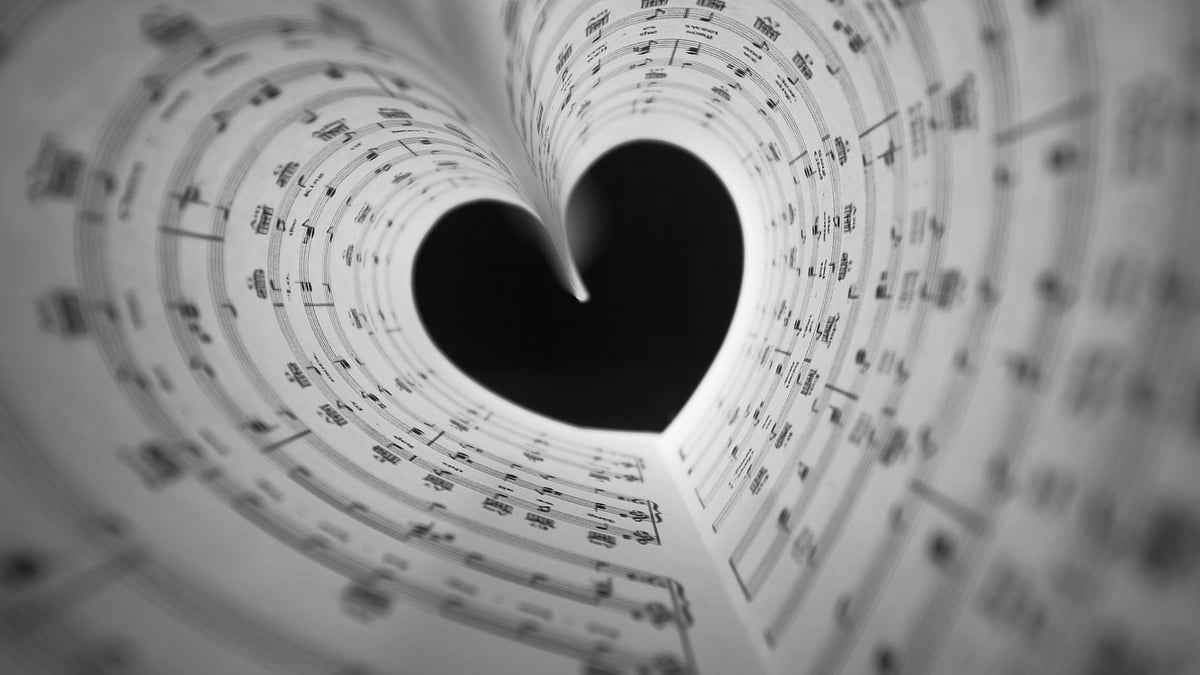 Valentines Day: காதலைத் தூண்டும் இசை... பின்னால் இருக்கும் அறிவியல் காரணம் தெரியுமா?