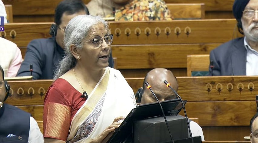 `நிர்மலா சீதாராமன் வேறு கிரகத்தில் வாழ்கிறார்... - நாடாளுமன்றத்தில் சாடிய பிரியாங்கா காந்தி