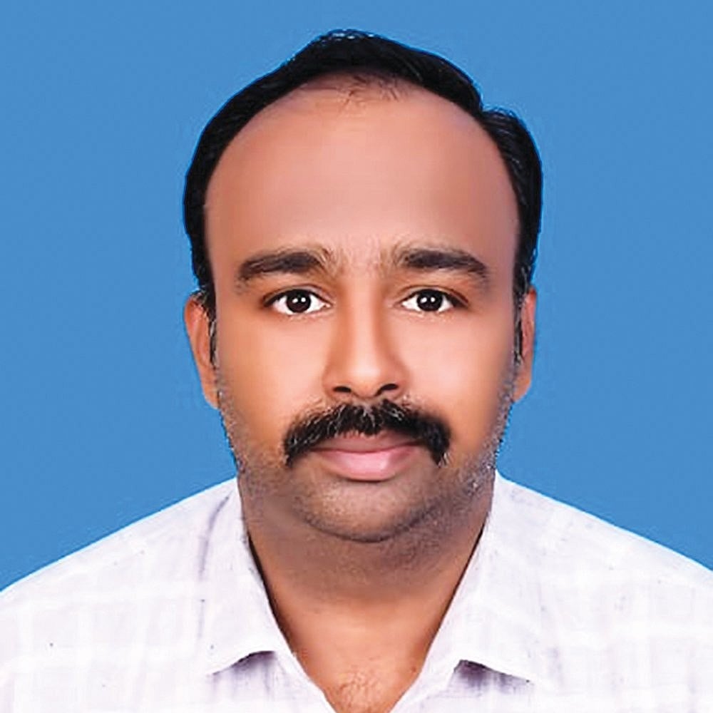 Home Loan: குறையும் வட்டி விகிதங்கள்;  புதிய, பழைய வீட்டுக் கடனாளர்கள் என்ன செய்யலாம்?
