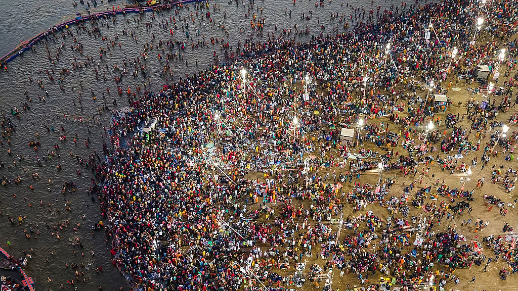 Kumbh Mela: கும்பமேளாவில் பக்தர்களை கவர்ந்த பிஸ்னஸ் பாபா; ரூ.3000 கோடியை கைவிட்டு வந்த தொழிலதிபர்!
