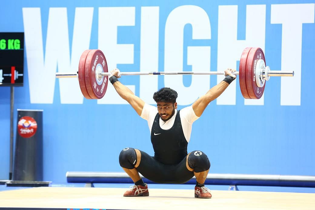 ``தோல்விகள் தொடர்ந்துகொண்டே இருந்தது; ஆனால்.. - பளு தூக்கும் போட்டியில் 3 தங்கம் வென்ற வேலூர் வீரர்