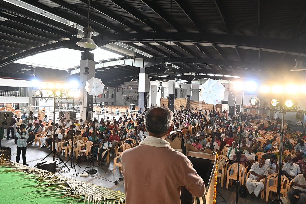 ``உணவில் 50% ஊட்டச்சத்து குறைவு... இதுதான் தீர்வு -ஈரோட்டில் நடந்த இயற்கை உழவர்  மாநாடு