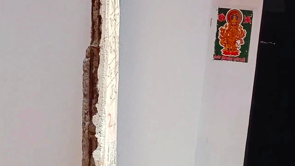 திருப்பத்தூர்: அபாய நிலையில் மின் கம்பம்... `எங்கள் உயிருக்கு யார் பொறுப்பு? - அச்சத்தில் மக்கள்!