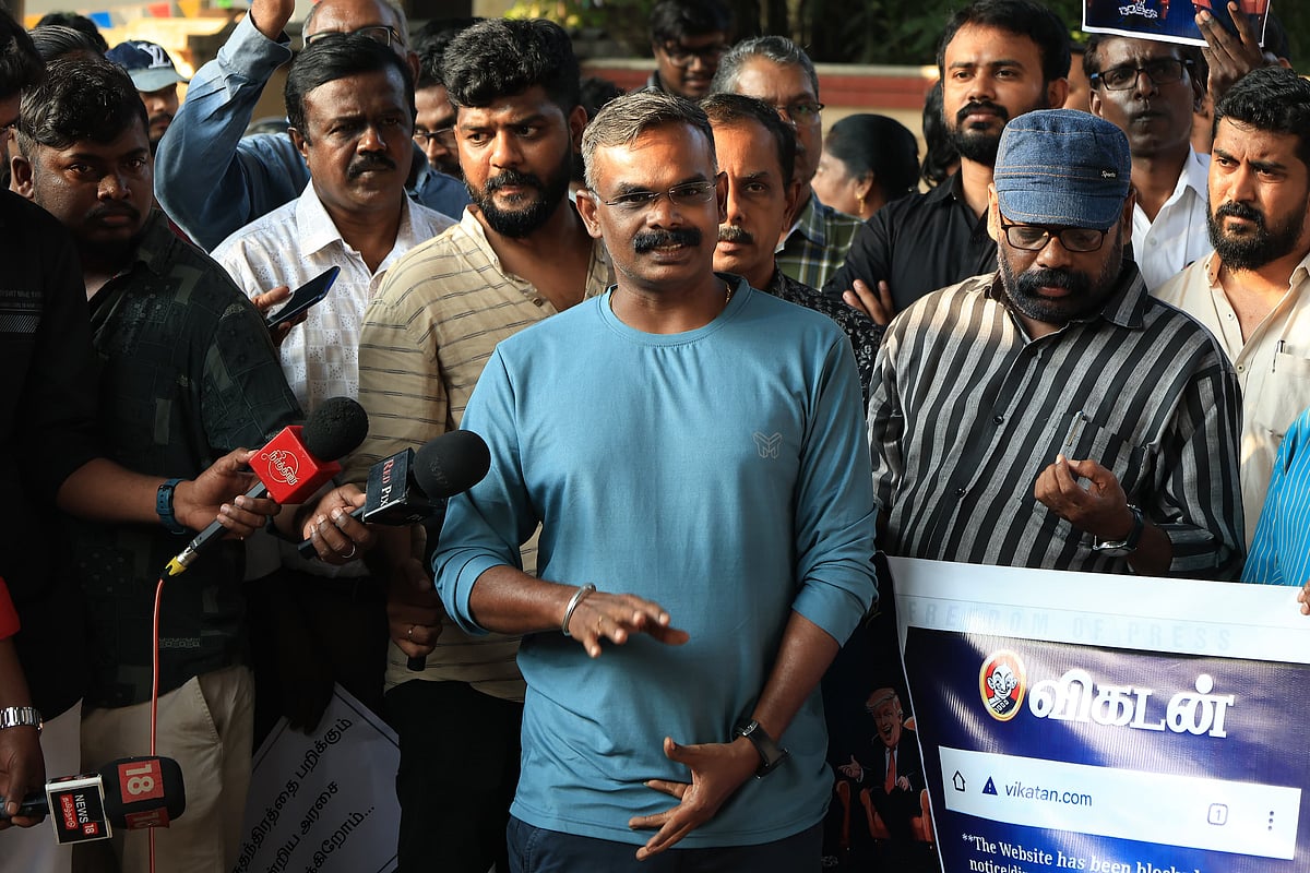 `கேலிச்சித்திரத்துக்கு எதிரான அதிகார பிரயோகம் நகைச்சுவையாக மாறிவிடும்- கார்ட்டூனிஸ்ட் பாலா