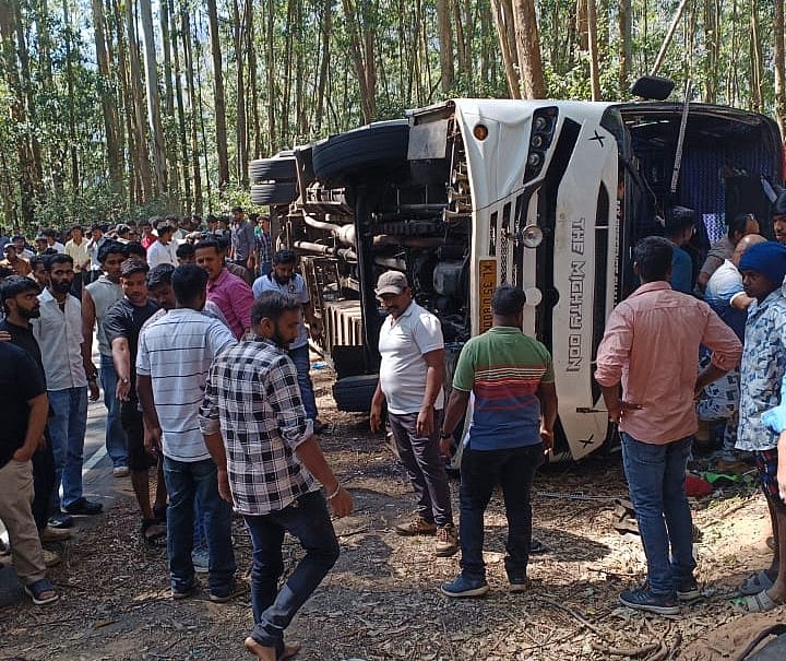 நாகர்கோவில் கல்லூரியில் இருந்து மூணாறு சுற்றுலா... பஸ் கவிழந்து 3 பேர் பலி -நடந்தது என்ன?