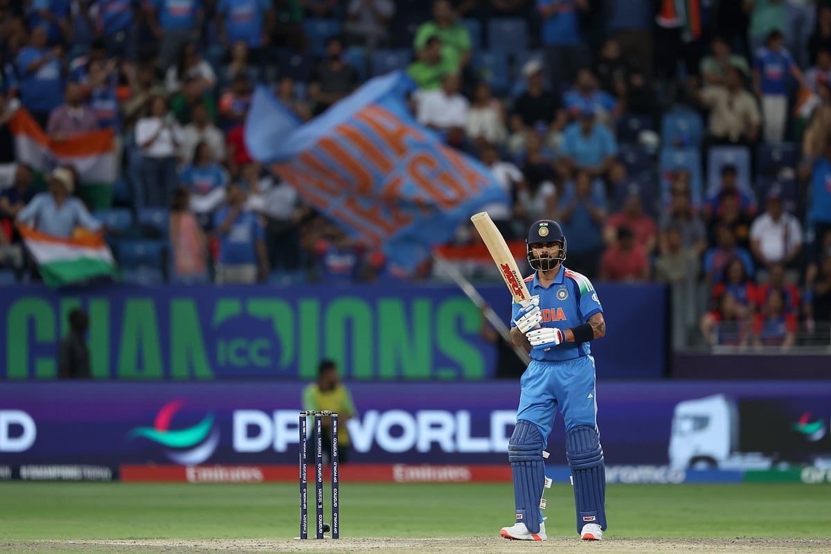 Virat Kohli : `Return Of the Dragon சதமடித்த கோலி; திணறிப்போன பாகிஸ்தான் - உற்சாகமடைந்த ரசிகர்கள்