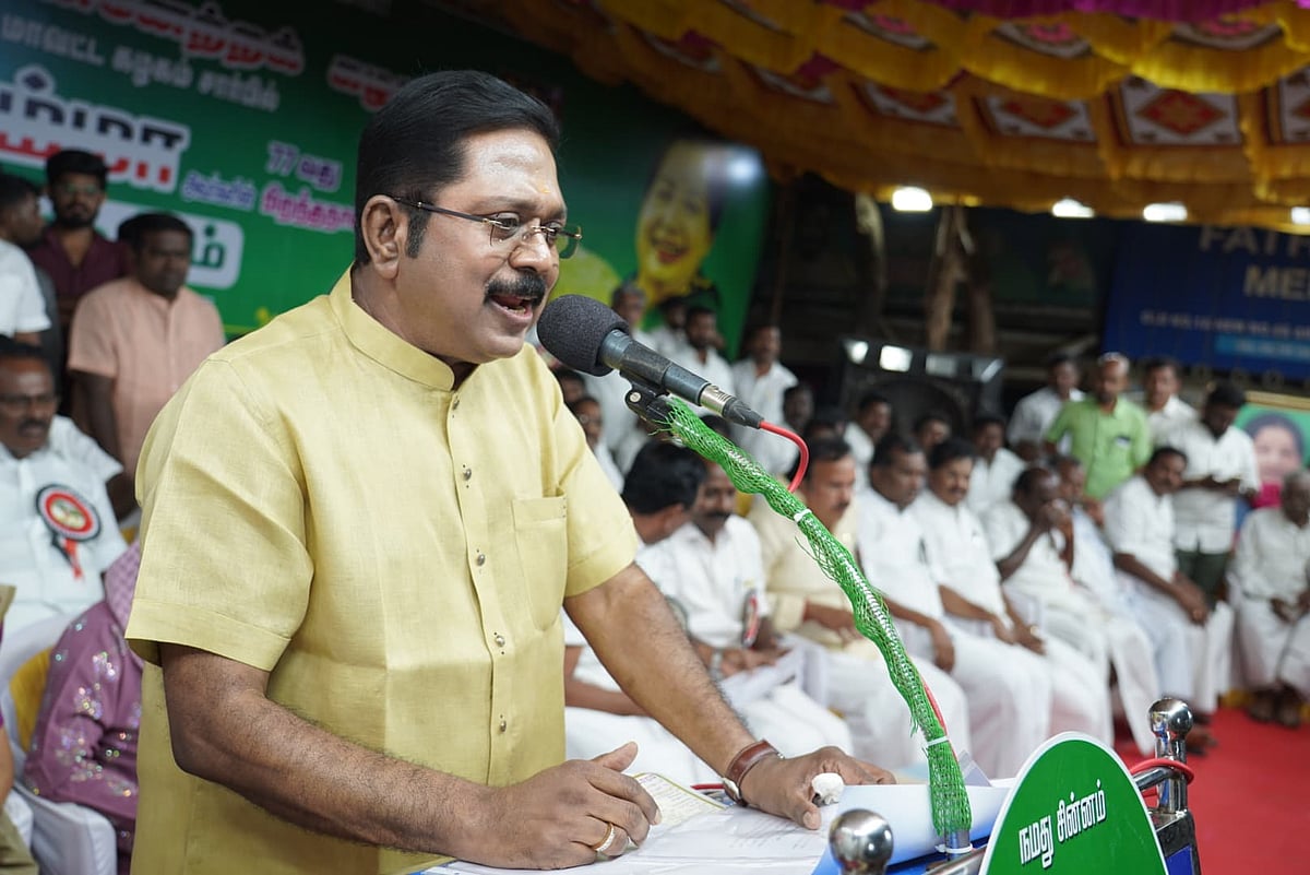 `அதிமுக-வை வட்டார கட்சியாக மாற்றிவிட்டார் எடப்பாடி- ஜெயலலிதா பிறந்தநாளில் பொங்கிய டி.டி.வி.தினகரன்