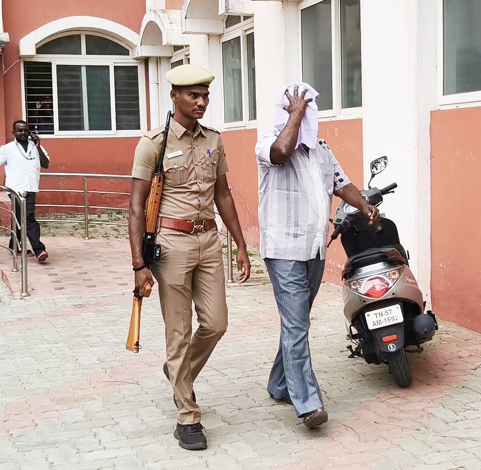 திண்டுக்கல்: திருட்டு வழக்கு விசாரணை என்ற பெயரில் துன்புறுத்தல்- ஓய்வுபெற்ற போலீஸாருக்கு சிறை தண்டனை