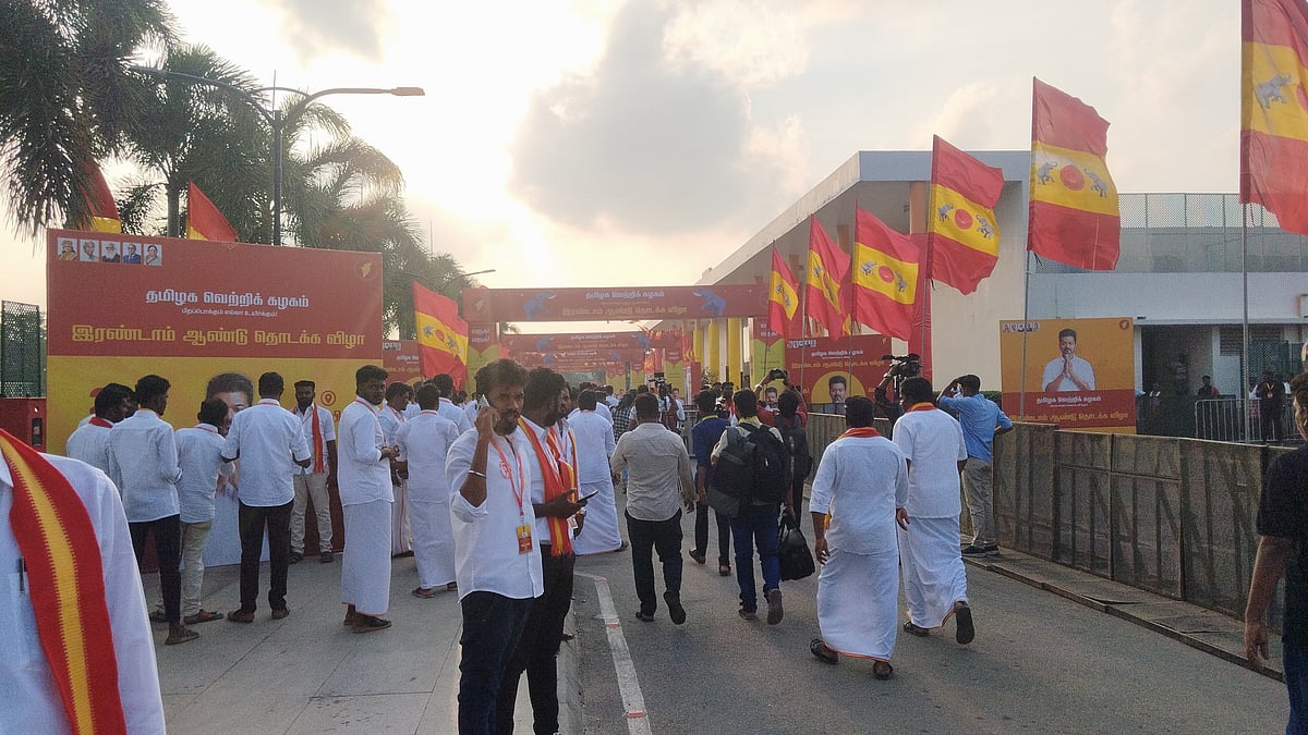 TVK Vijay: கோலாகலமாக தொடங்கிய தவெக-வின் இரண்டாம் ஆண்டு! - மகிழ்ச்சியில் தொண்டர்கள்! - Photo Album