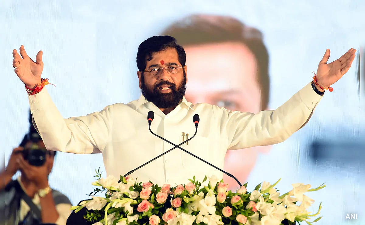 `சிவசேனா அமைச்சர்கள் கோரிக்கை நிராகரிப்பு - பட்னாவிஸை புகழும் உத்தவ் தாக்கரே... பின்னனி என்ன?