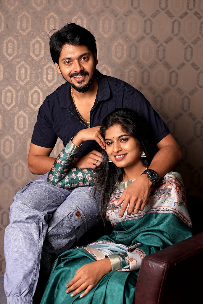 `ரஞ்சனி சீரியல் சந்தோஷ், `லப்பர் பந்து பட நடிகை மெளனிகா - புதுமணத் தம்பதியின் க்யூட் புகைப்படங்கள்