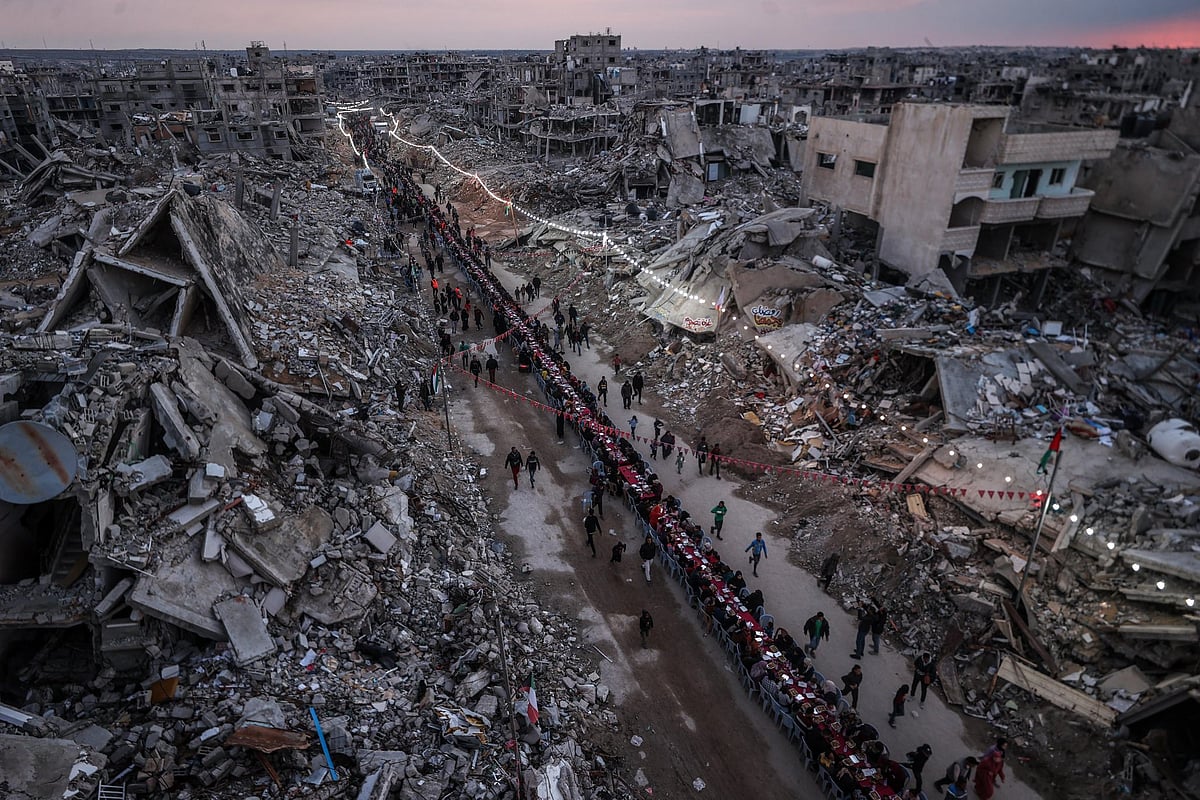 Gaza: உணவுக்காக கையேந்தியவர்களை சுட்டுக்கொன்ற இஸ்ரேல் - என்ன நடந்தது?