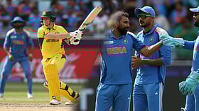 IndvAus : ஆஸி-யைக் கரை சேர்த்த ஸ்மித் - கேரி கூட்டணி; சவாலான டார்கெட்டை எட்டுமா இந்திய அணி?