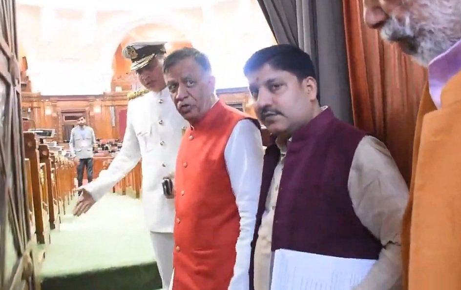 UP: சட்டமன்றத்தில் பான் மசாலா எச்சில்... MLA-வைக் கண்டித்த சபாநாயகர்!
