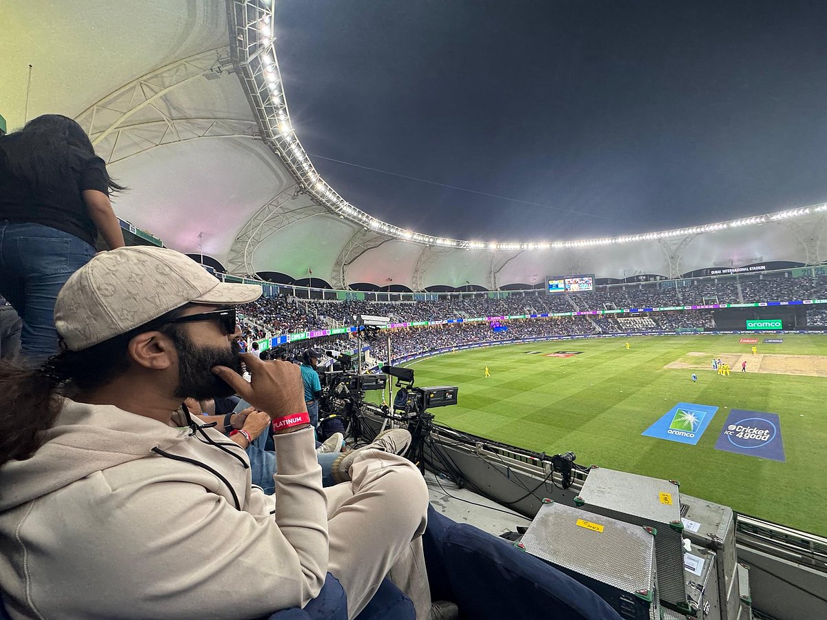 Ind Vs Aus: துபாயில் இந்தியா - ஆஸ்திரேலியா அரையிறுதிப் போட்டியைக் கண்டு களித்த சிம்பு!
