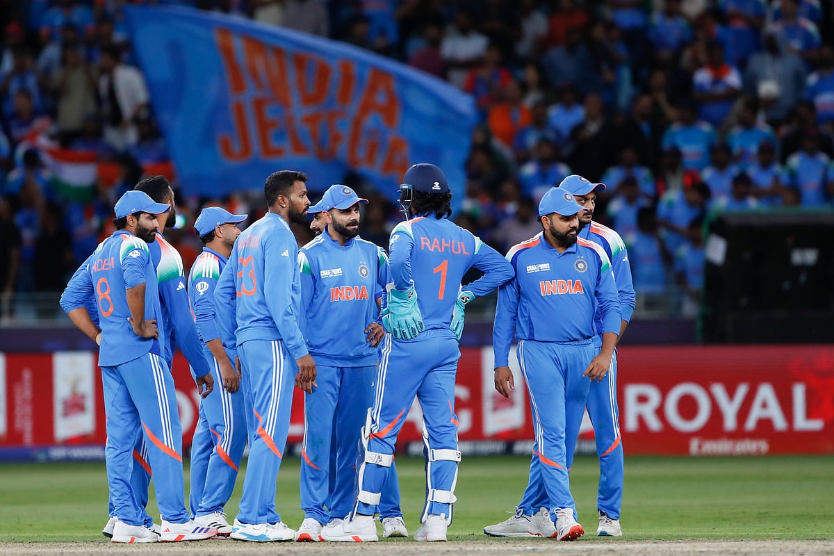 Virat Kohli: 335 கேட்ச்கள் - ரிக்கி பான்டிங், ராகுல் ட்ராவிட்டை கடந்து விராட் கோலி சாதனை!