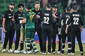 SAvNz : 'கடைசி வரை போராடிய மில்லர்; வாரிச்சுருட்டிய சான்ட்னர்!' - இறுதிப்போட்டியில் நியூசிலாந்து