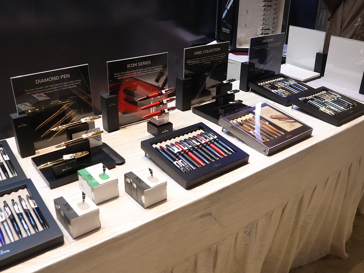 Chennai Pen Show : `இந்த பேனா 27 லட்சம் ரூபாயா?’ - இறகு, மரத்தாலான விதவிதமான பேனாக்கள்!