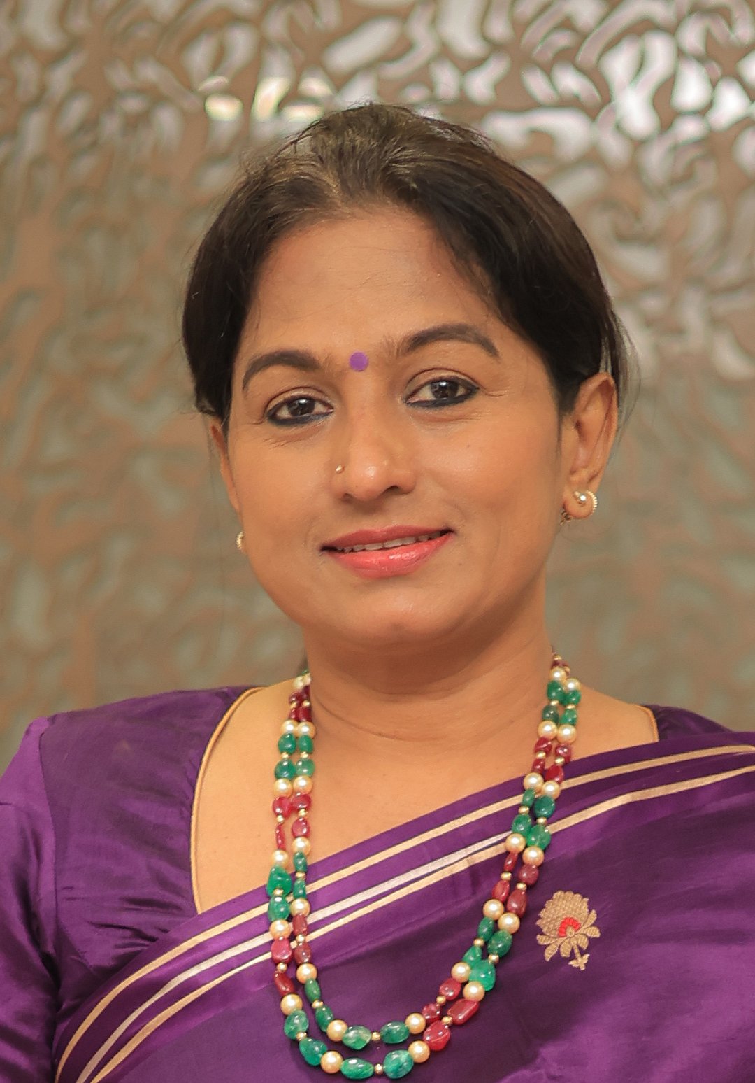 Doctor Vikatan: 8 வயதிலேயே பூப்பெய்திய மகள்.. மருத்துவப் பரிசோதனை அவசியமா?