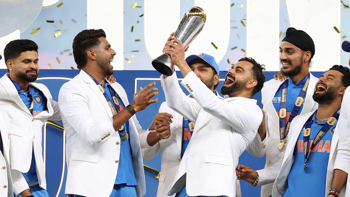 Virat Kohli: `ஷமியின் தாயார் பாதம் தொட்டு நெகிழ்ந்த விராட் கோலி - இணையத்தில் வைரலாகும் வீடியோ