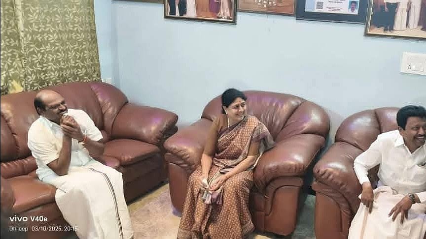 Sasikala: ``திமுகவை வீட்டுக்கு அனுப்ப புதிய வியூகங்களை வகுத்துக்கொண்டு இருக்கிறேன் - சசிகலா