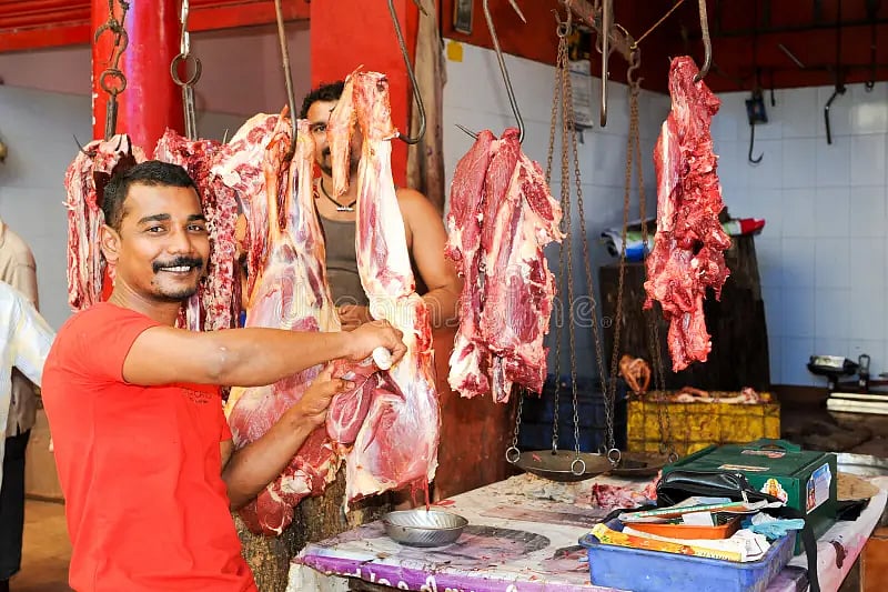 மல்ஹர் சர்டிஃபிகேட்: இந்துக்கள் மட்டும் நடத்தும் மட்டன் கடை - திறந்துவைத்த மகாராஷ்டிரா அமைச்சர்