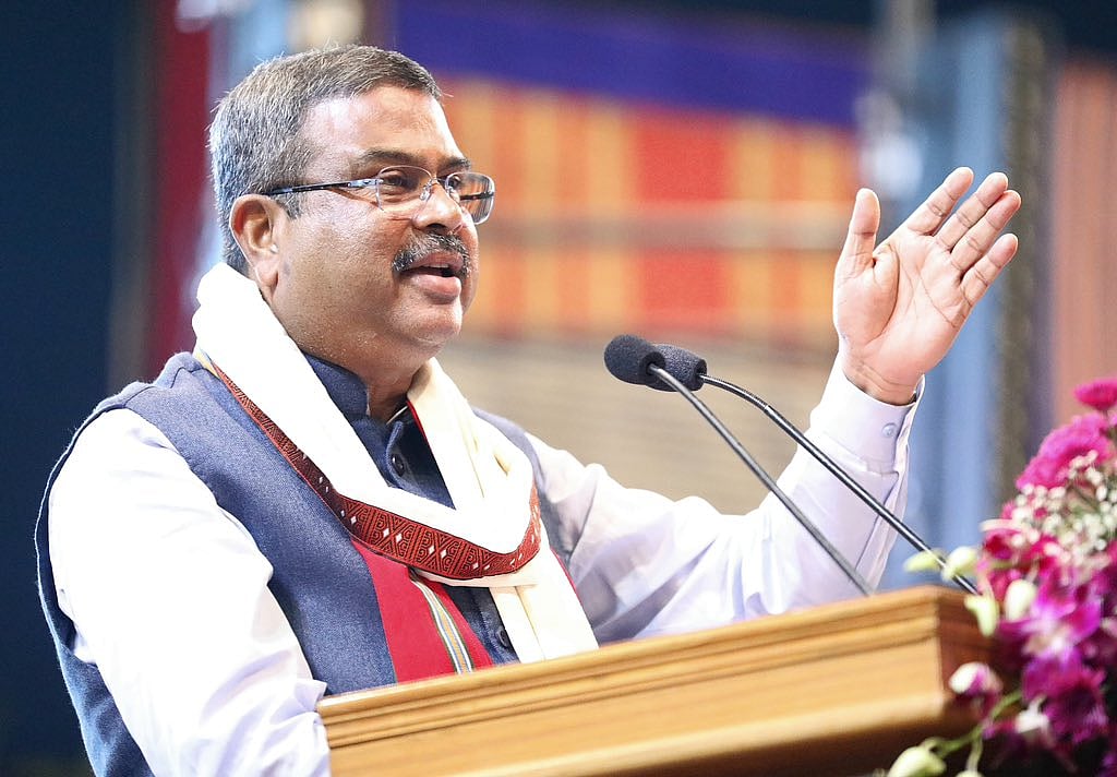 Dharmendra Pradhan: நவீன் பட்நாயக்கின் தலைவலி; மோடியின் தூதுவர் - யார் இந்த தர்மேந்திர பிரதான்?