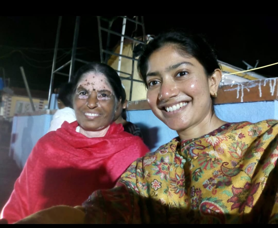 Sai Pallavi : மக்களோடு உற்சாக நடனம், செல்ஃபி - உறவினர் திருமணத்தில் கவனத்தை ஈர்த்த சாய் பல்லவி
