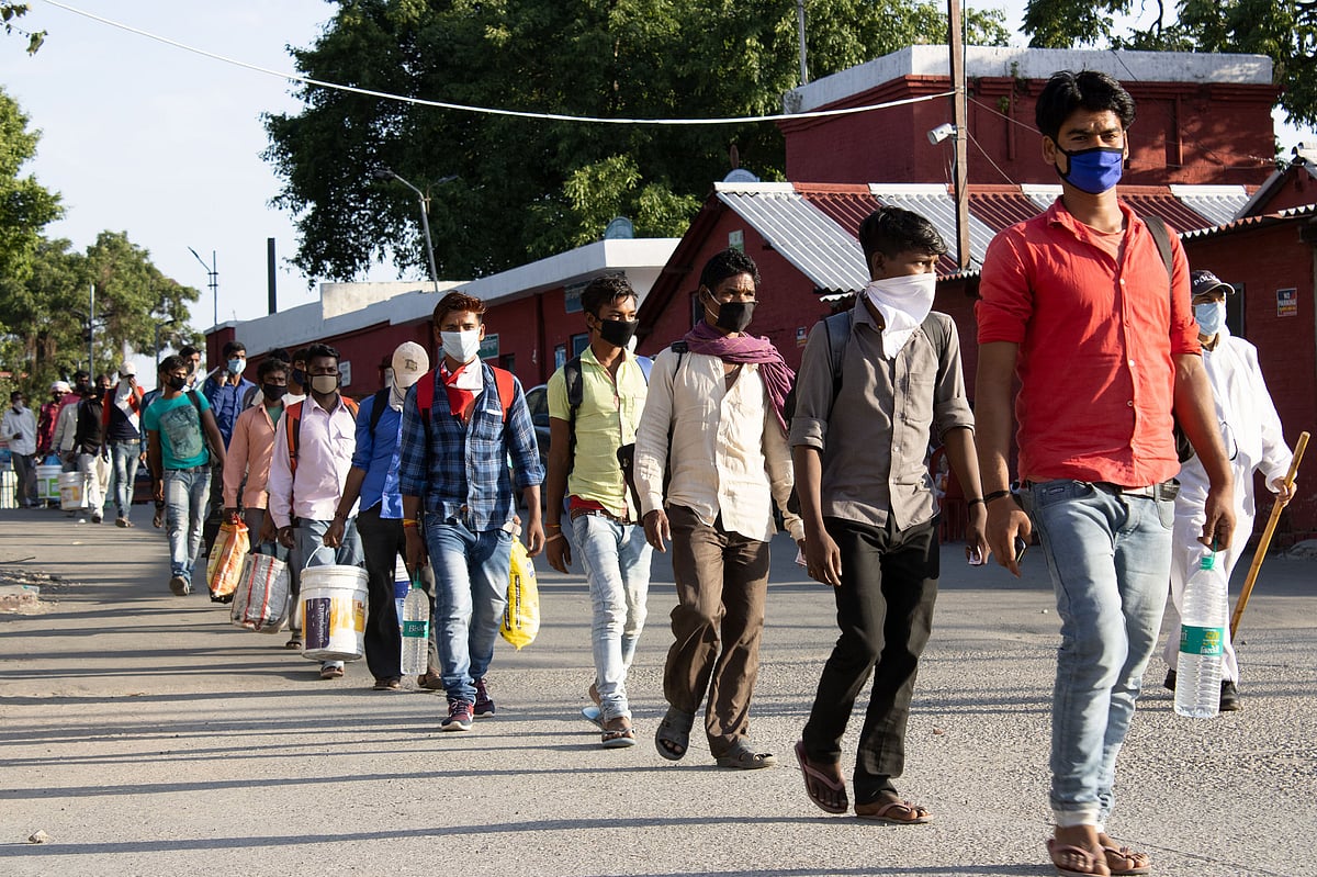 `6.5 கோடி வாக்காளர் + 2 கோடி வடவர்; அகதியாகும் தமிழர்கள்’ - தேர்தல் ஆணயத்துக்கு சீமான் கண்டனம்
