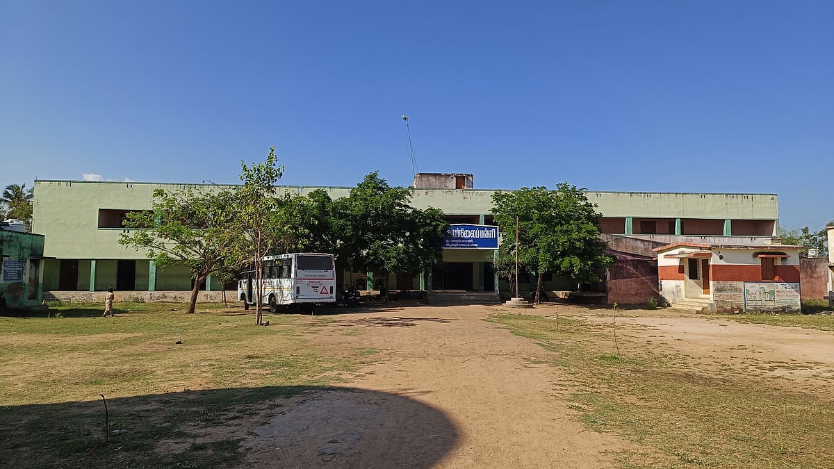 விழுப்புரம்: ஆசிரியை அடித்ததால் மயங்கி விழுந்த மாணவர்; 2 ஆசிரியைகள் மீது நடவடிக்கை.. நடந்தது என்ன?