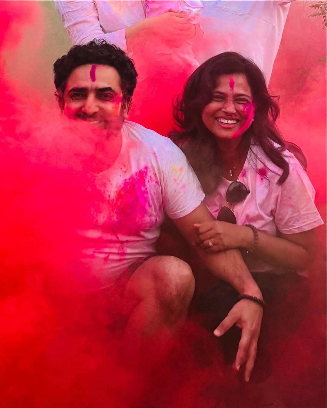 Holi: ஹோலி ஹோலி பக்கத்தில் சிரிக்கும் ரங்கோலி! - ரம்யா பாண்டியனின் ஹோலி கொண்டாட்டம் | Photo Album
