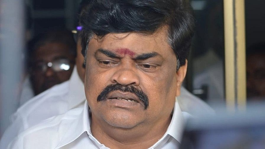 Rajendra Balaji: “என்னைக் குறி வைக்கின்றனர்” - கண்ணீர் விட்டு அழுத ராஜேந்திர பாலாஜி; என்ன நடந்தது?