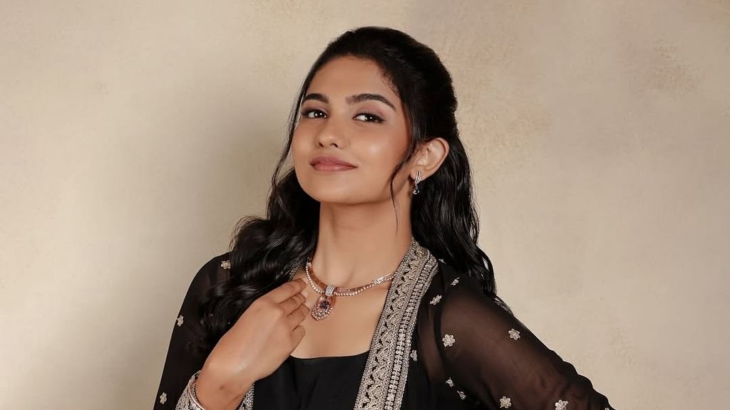 Mamitha-Baiju:-`விஜய்,-சூர்யா,-நிவின்-பாலி,-பிரதீப்-ரங்கநாதன்---சென்சேஷன்-மமிதா-பைஜுவின்-லைன்-அப்!