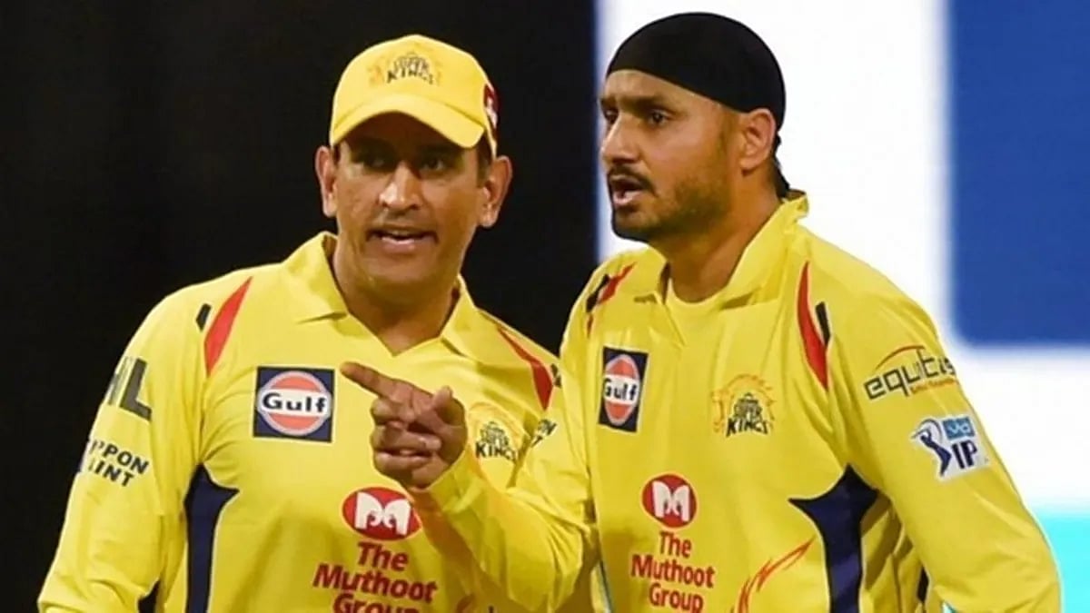 Dhoni: இந்த வயதிலும் அவர் கிரிக்கெட் விளையாட காரணம் இதுதான்...- தோனி குறித்து ஹர்பஜன்
