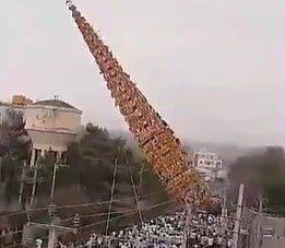 பெங்களூருவில் 100 அடி தேர் சரிந்து விழுந்து இருவர் பலி - விபத்துக்கு காரணம் என்ன?