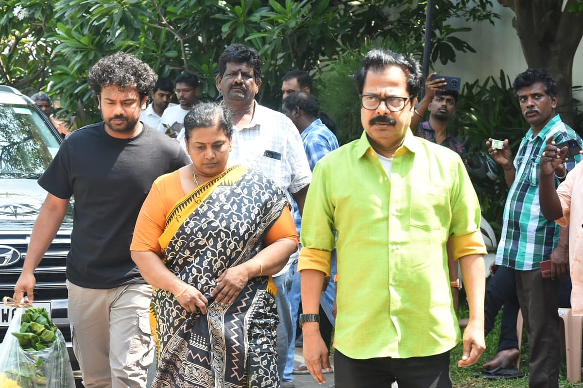 மனோஜ் பாரதிராஜா மறைவு: விஜய் முதல் சசிகலா வரை - நேரில் அஞ்சலி செலுத்திய பிரபலங்கள் | Photo Album