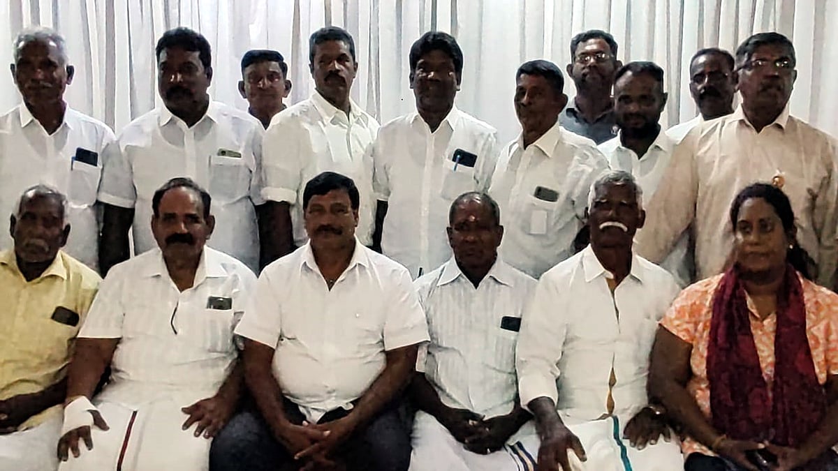 மீனவர்கள் 11 பேர் கைது; இரு நாட்டு மீனவர்கள் பேச்சுவார்த்தை நடந்த நிலையில் தொடரும் சிறைபிடிப்பு!