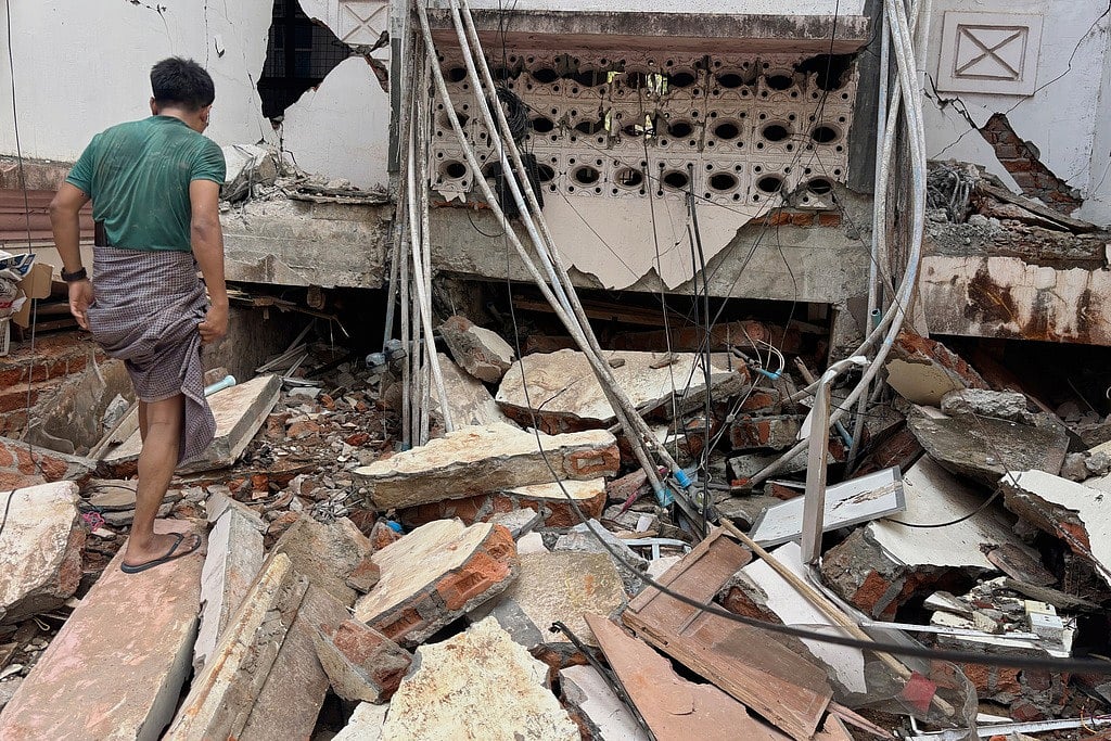 Earthquake: மியான்மர், தாய்லாந்தை உலுக்கிய நிலநடுக்கம் | Photo Album