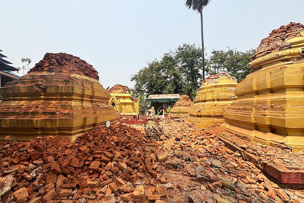 Earthquake: மியான்மர், தாய்லாந்தை உலுக்கிய நிலநடுக்கம்; உயரும் பலி எண்ணிக்கை... அச்சத்தில் மக்கள்!