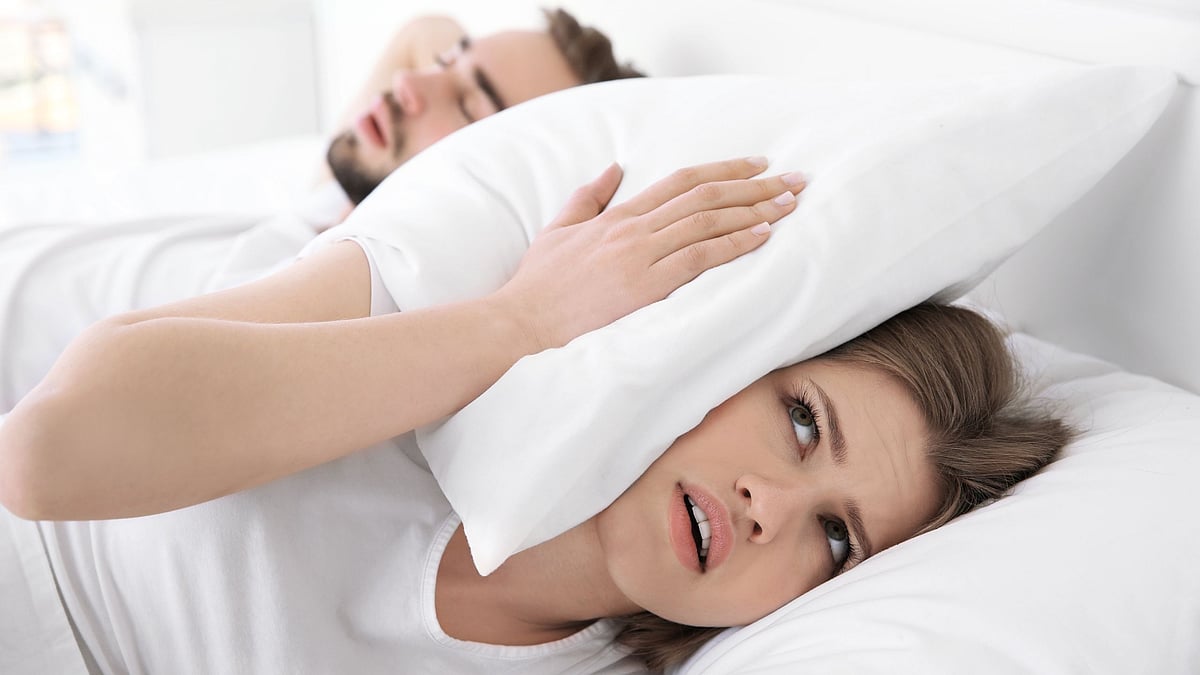 தனி படுக்கை, தனி உறக்கம்; தம்பதிகளிடையே பிரபலமாகும் Sleep Divorce - என்ன காரணம்?