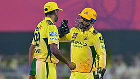 MS Dhoni: "தோனியைக் கண்டு பிரமிக்க இதுவும் ஒரு காரணம்" - CSK முன்னாள் வீரர் அஸ்வின் ஷேரிங்ஸ்