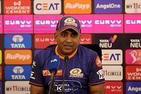 Tilak :'அது நல்ல முடிவல்ல; ஆனாலும் எடுத்தோம்!' - திலக்கின் ரிட்டையர் அவுட்டை விளக்கும் ஜெயவர்த்தனே