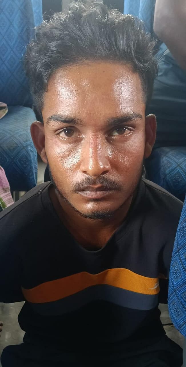 தென்காசி அருகே  காரில் கஞ்சா கடத்தல்; பிரபல கஞ்சா ரவுடி கைது!