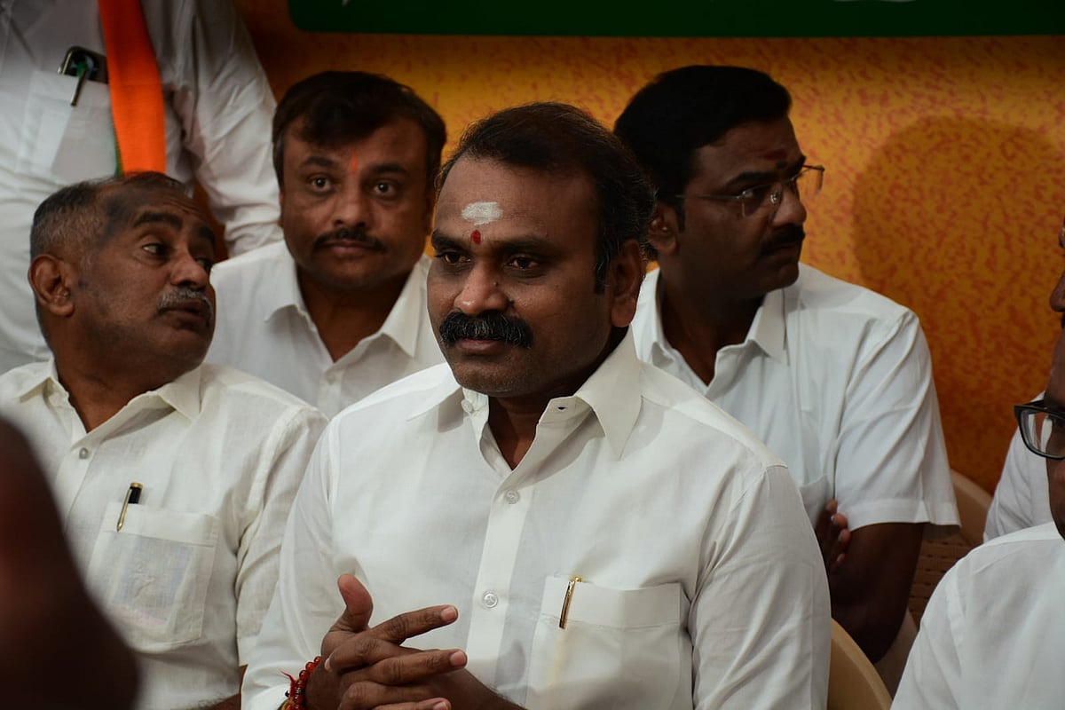 எல்.முருகனுக்கு அவிநாசி தொகுதி; வாய்ப்பு கேட்டேன்தான்; யாரும் வந்து பார்க்கவில்லை- தனபால் குமுறல்