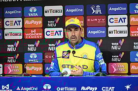 CSK : 'ருத்துராஜ் தொடரிலிருந்து விலகுகிறார்; தோனிதான் இனி கேப்டன்!' - ஸ்டீபன் ப்ளெம்மிங் | Breaking