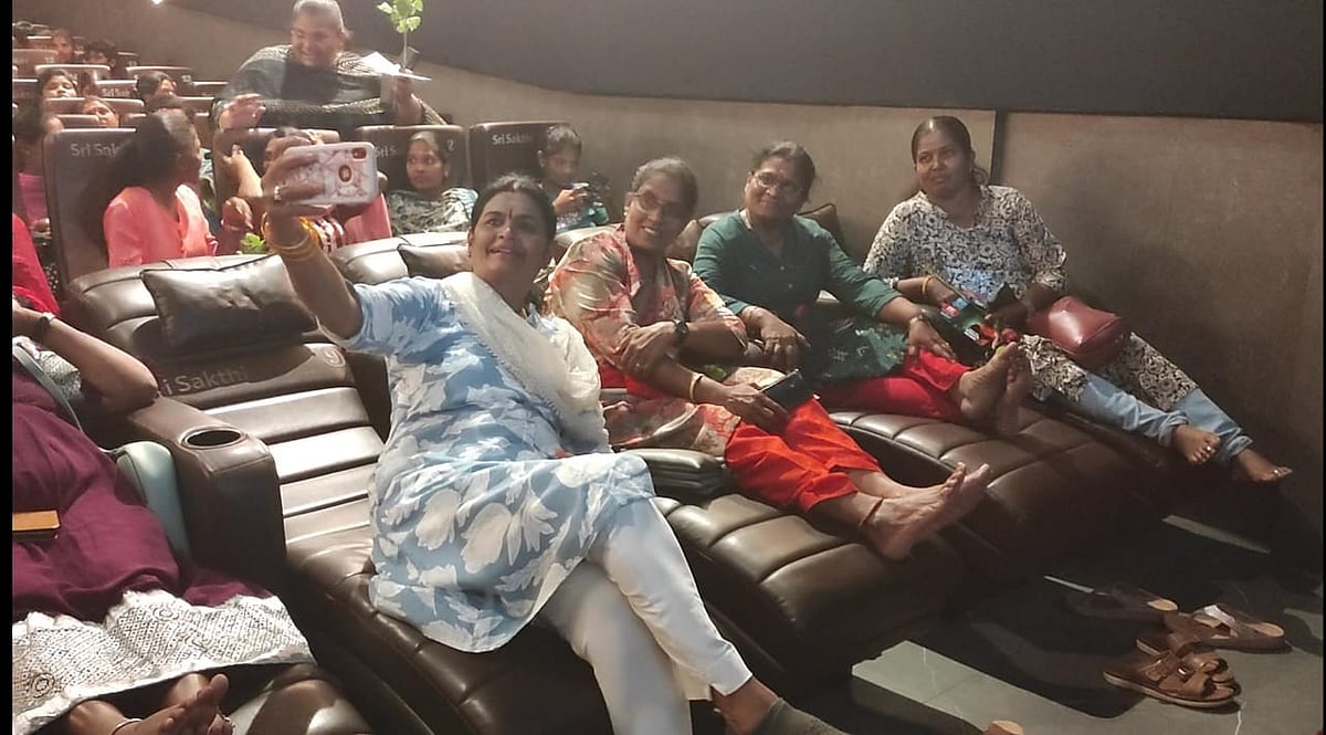 GBU: 1 மணி நேரத்துல டிக்கெட் காலி; பெண்களுக்கான பிரத்யேக FDFS  - ஈரோடு தியேட்டர் சுவாரஸ்யம்