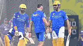 Dhoni: "தோனி கேப்டனாக வந்தாலும் அணியில் இதை எப்படி சரி செய்வீர்கள்" - CSK முன்னாள் வீரர் கேள்வி