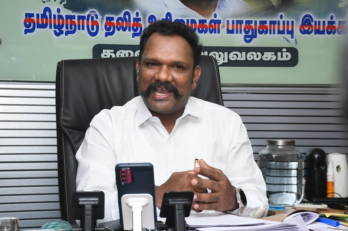 அம்பேத்கர் சிலையைக் கைப்பற்ற அதிகாரிகள் முயற்சியா? தலித் அமைப்பிடம் சிலை ஒப்படைப்பு; நடந்தது என்ன?